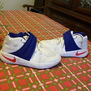Kyrie irving tennis shoes